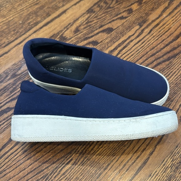 J Slides navy thick scuba fabric white sidewall slip on  loafers. Padded heel. - Picture 2 of 5